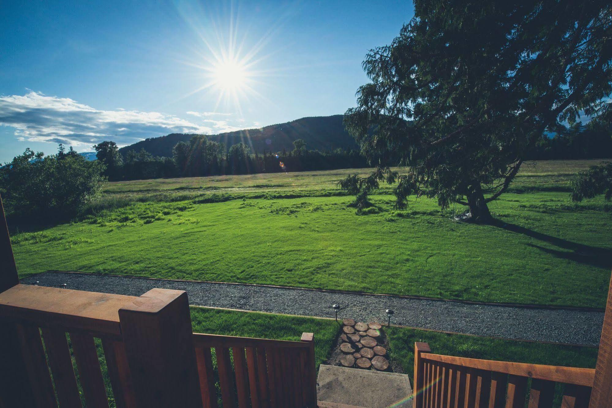 Hidden Acres Farm And Treehouse Resort Terrace Exterior foto