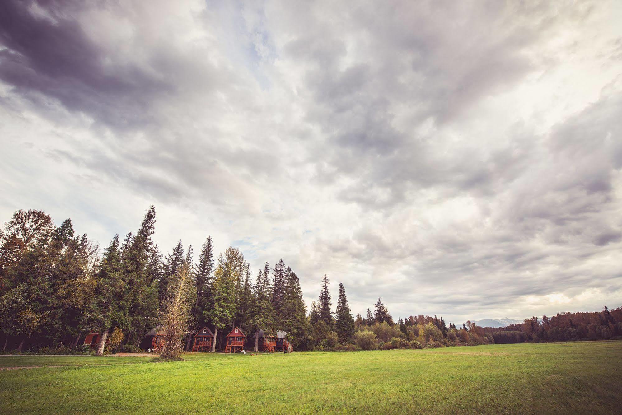 Hidden Acres Farm And Treehouse Resort Terrace Exterior foto